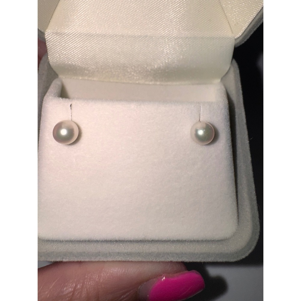 Classic White Pearl Stud Earrings Round Lustrous Jewelry with Gift Box NWOT